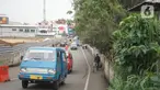 Angkutan umum (angkot) melintas di sekitar Terminal Depok, Jawa Barat, Kamis (30/1/2020). Kepala Dishub Depok, Dadang Wihana mengatakan, pada tahun 2019 telah berhasil mengumpulkan retribusi terminal sebesar Rp1.288.000.000. (Liputan6.com/Immanuel Antonius)