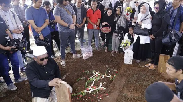 Suasana haru menyelimuti keluarga almarhum Cecep Reza.