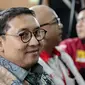 Senyum Wakil Ketua DPR Fadli Zon saat menghadiri sidang kedua musisi Ahmad Dhani di PN Jakarta Selatan, Senin (23/4). Ahmad Dhani menjalani sidang kasus ujaran kebencian. (Liputan6.com/Faizal Fanani)