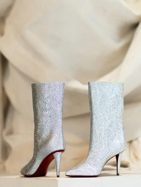 “Tarian bersifat universal, dalam budaya apa pun, tarian memiliki resonansi tersendiri. Sidi Larbi melakukan perpaduan yang luar biasa ini gaya dan budaya, itu adalah sesuatu yang juga saya hargai dalam pekerjaan saya,” kata Louboutin dalam keterangan rilis yang diterima Fimela.  [Dok/Christian Louboutin]