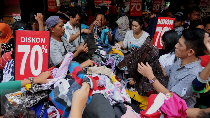 20160626- Baju Diskon Jadi Buruan Warga-Jakarta- Gempur M Surya