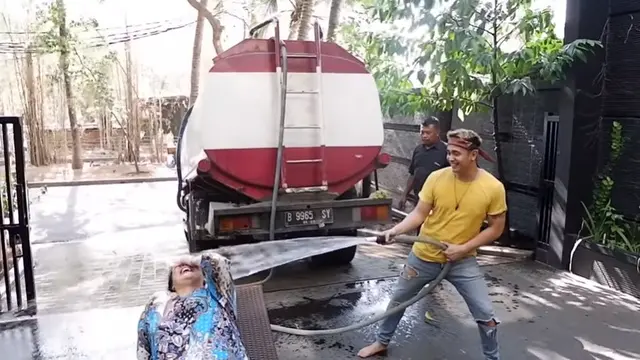 6 Momen Ajun Perwira Beri Kejutan Buat Jennifer Jill, Hadiahnya Bikin Ngakak