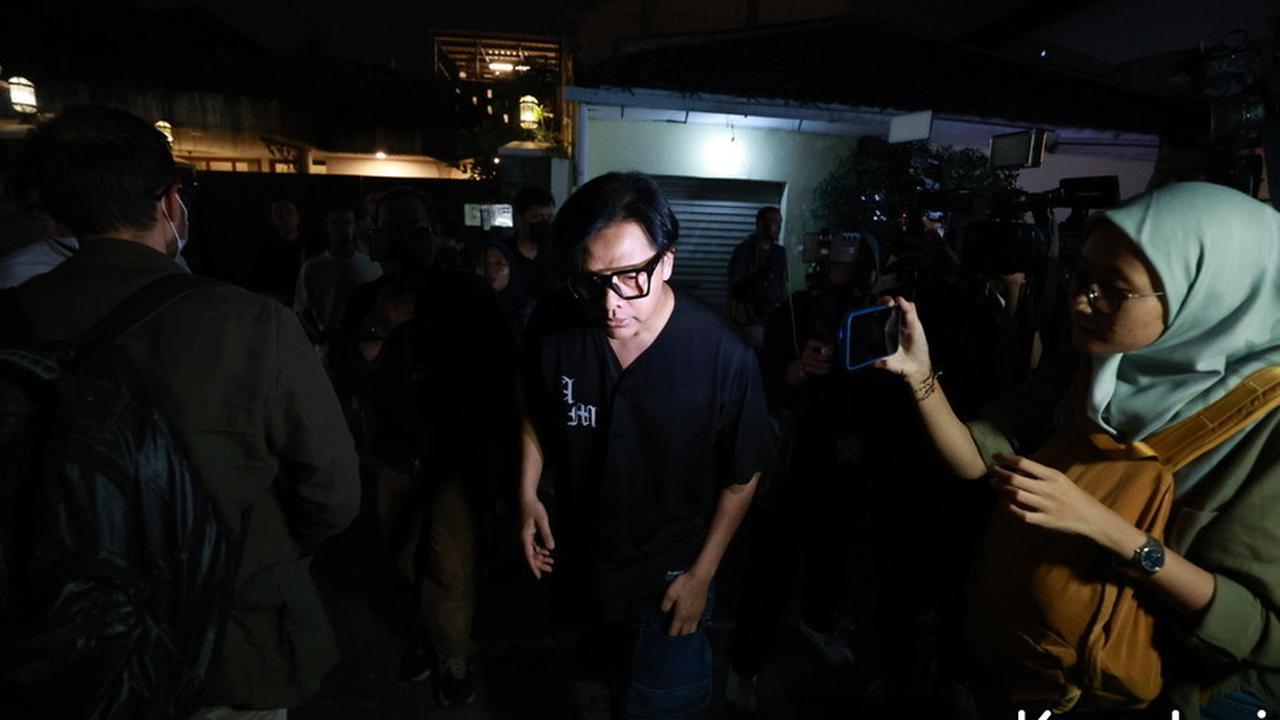 Ada Anies Baswedan - Ahok, Potret Suasana Rumah Duka Suami Najwa Shihab yang Sudah Ramai Didatangi Pelayat