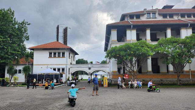 Kompetisi Foto Lepas Merpati di Lawang Sewu di Hari Valentine, Yang Paling Romantis Jadi Pemenang