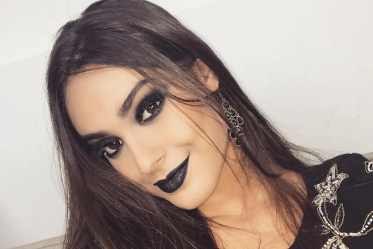 Berani Bikin Makeup Serba Hitam Kayak Gini?
