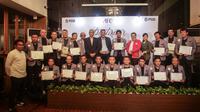 20 Pelatih Indonesia menerima sertifikat Diploma AFC Pro setelah menjalani rangkaian pelatihan dan ujian cukup panjang. (Bola.com/Gatot Susetyo)