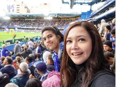 Ahmad El Jalaluddin Rumi atau El Rumi saat ini sedang kuliah di University of London dan mengambil jurusan bisnis. Hal ini menjadi keberuntungan bagi El bisa belajar di kota tempat klub sepak bola kesukaanya berada. (Liputan6.com/IG/elrumi)