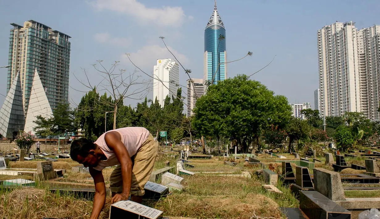 Rencananya, sistem online tersebut akan diujicoba mulai November mendatang di TPU Karet Bivak, Jakarta, (2/10/14). (Liputan6.Com/Faizal Fanani)