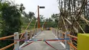 Jembatan Asa keempat bantuan pemirsa SCTV yang dibangun di Desa Blayu, Wajak, Malang, Jawa Timur diresmikan pada 8 November 2015. Warga kini dapat menyeberang dengan leluasa dan tidak perlu lagi meniti jembatan bambu yang sudah usang. (Foto: Doni Arianto)