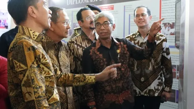 Dr. A.M. Fachir dan Presiden Joko Widodo