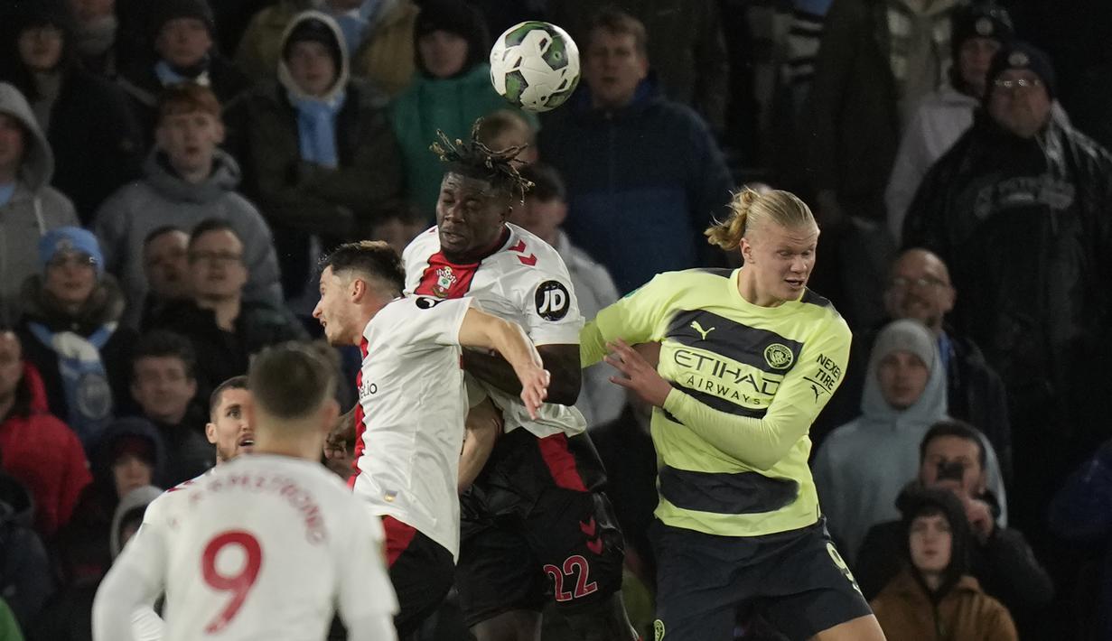 Pada menit ke-71 Erling Haaland gagal memanfaatkan peluang di mulut gawang Southampton hasil umpan silang Kevin De Bruyne. (AP Photo/ Alastair Grant)