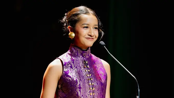 Pesona Widuri Putri dalam Balutan Songket Bali, Bacakan Nominasi di FFI 2025