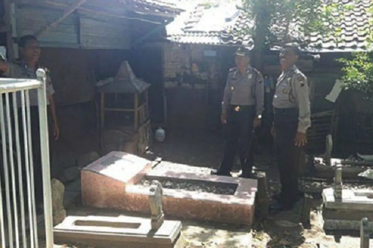[Bintang] Polisi rumah