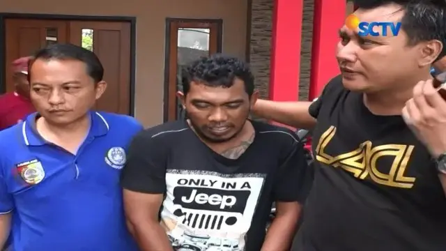 Aksi pasutri spesialis pencuri gas elpiji di toko kelontong tertangkap basah oleh warga di Jember, Jawa Timur.