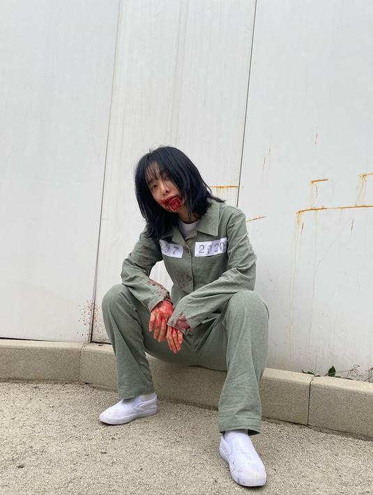 Meski masih rookie, Kim Hieora mampu membuktikan aktingnya yang memukau di berbagai drama yang ia perankan. Punya wajah yang cocok untuk memainkan peran antagonis, wanita 33 tahun itu sebelumnya sudah mencuri perhatian lewat aktingnya sebagai bos yang mengelola usaha narkoba di drama Korea 'Bad and Crazy'. (Liputan6.com/IG/@hereare0318)