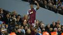 Selebrasi striker Aston Villa, Jhon Duran setelah mencetak gol penyeimbang 1-1 ke gawang Manchester City pada laga pekan ke-31 Premier League 2023/2024 di Etihad Stadium, Manchester, Rabu (3/4/2024) malam. (AP Photo/Dave Thompson)