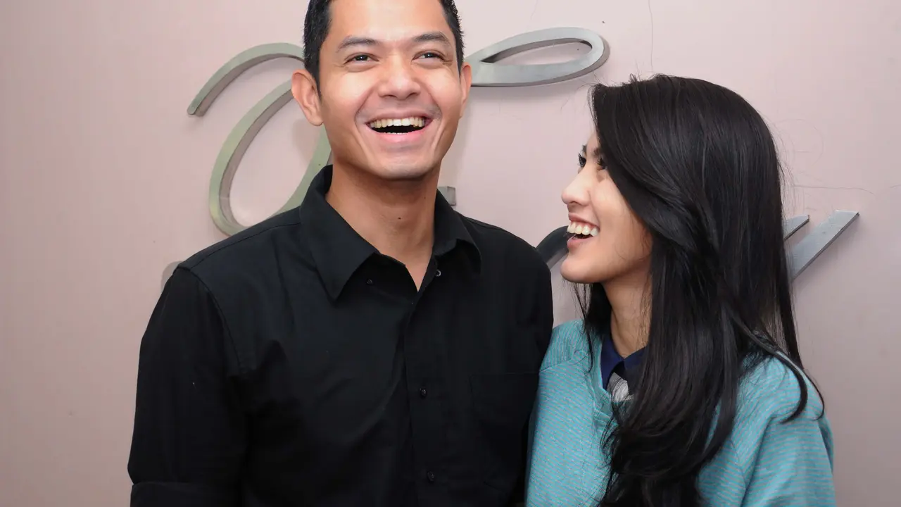 [FOTO] Dude Fitting Baju Pengantin