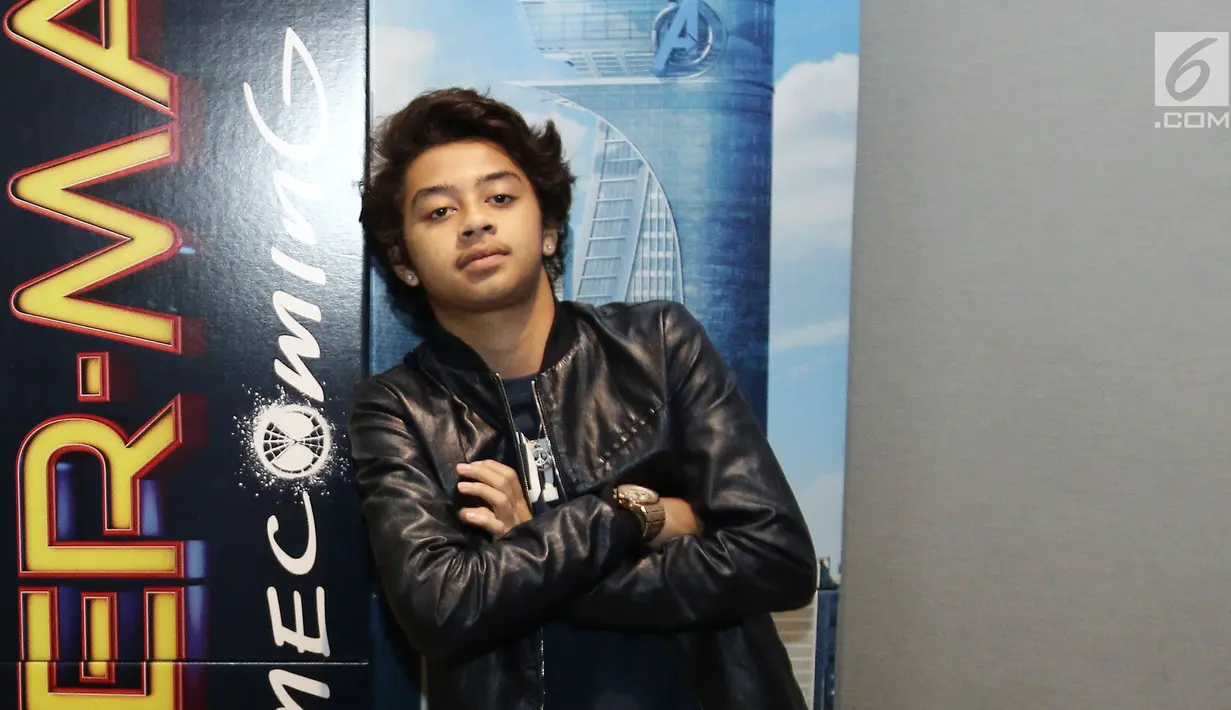 Aktor Bastian Steel saat menghadiri nobar film Spiderman: Homecoming di Gandaria City, Selasa (4/7). (Liputan6.com/Herman Zakharia)