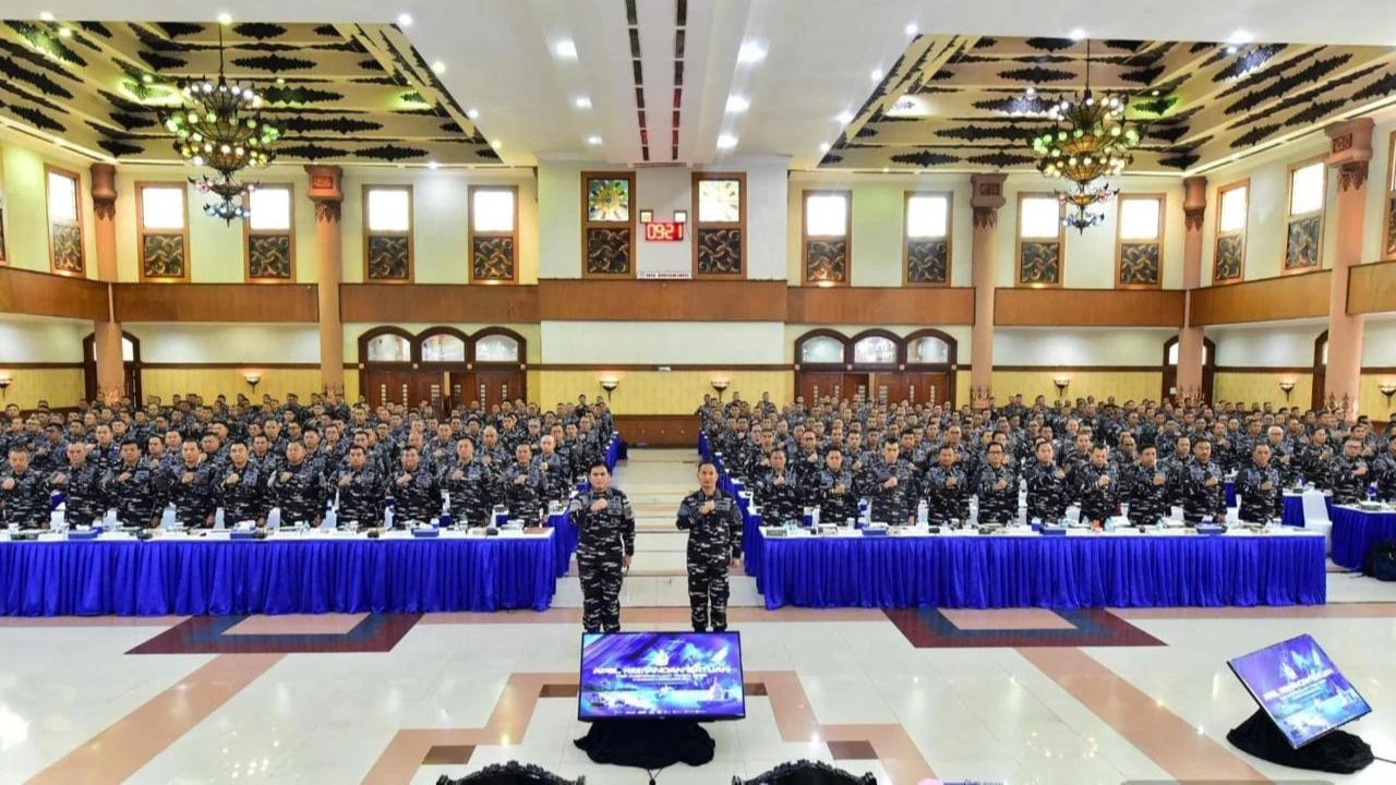 Kasal Pimpin Apel Komandan Satuan TNI AL, Instruksikan Fokus Penanganan Bencana di Sumatra