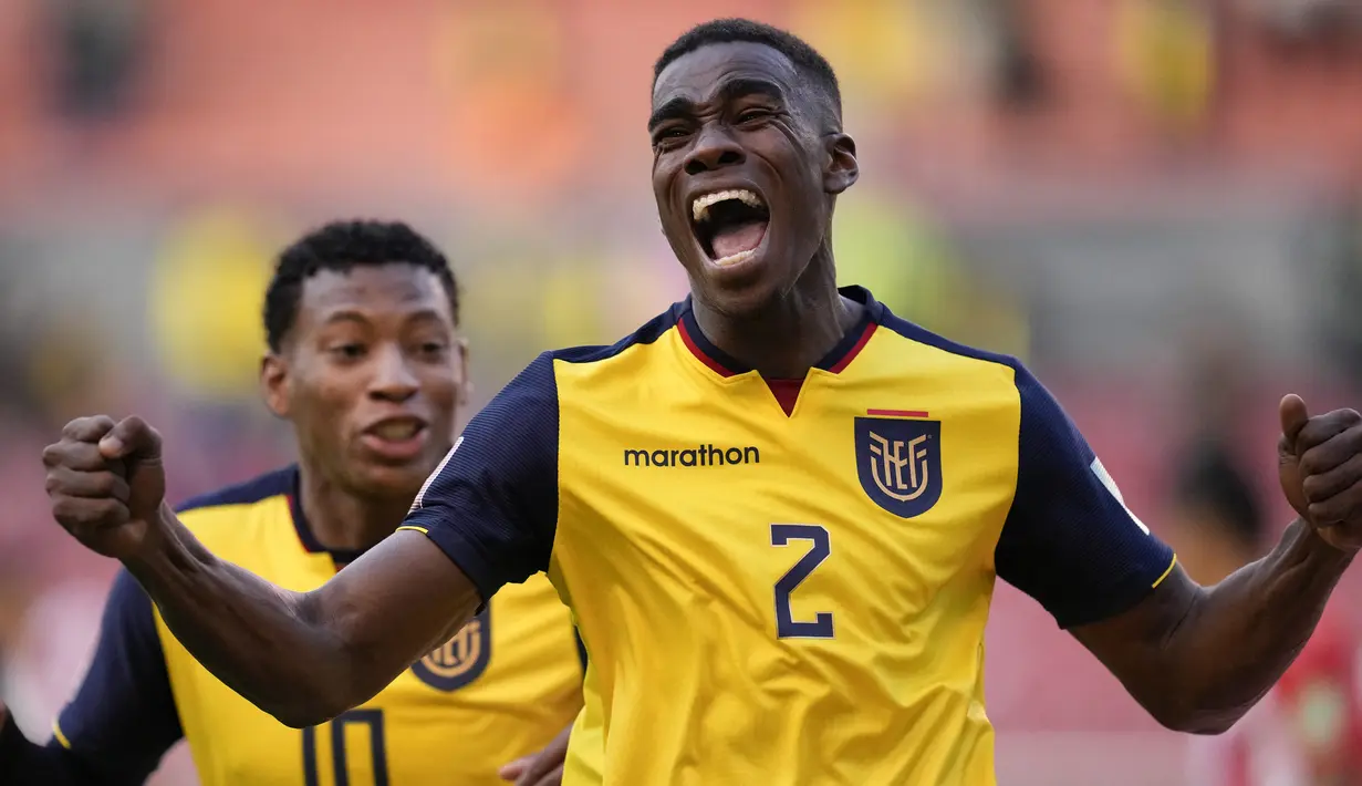 Felix Torres merupakan salah satu pemain yang berjasa membawa Ekuador menempati posisi ketiga klasemen Kualifikasi Piala Dunia 2022 zona Conmebol. Bek tengah 24 tahun itu mampu mencatatkan 5 cleansheet dari 7 penampilannya dan mampu mencetak gol saat laga melawan Paraguay. (AFP/Pool/Dolores Ochoa)