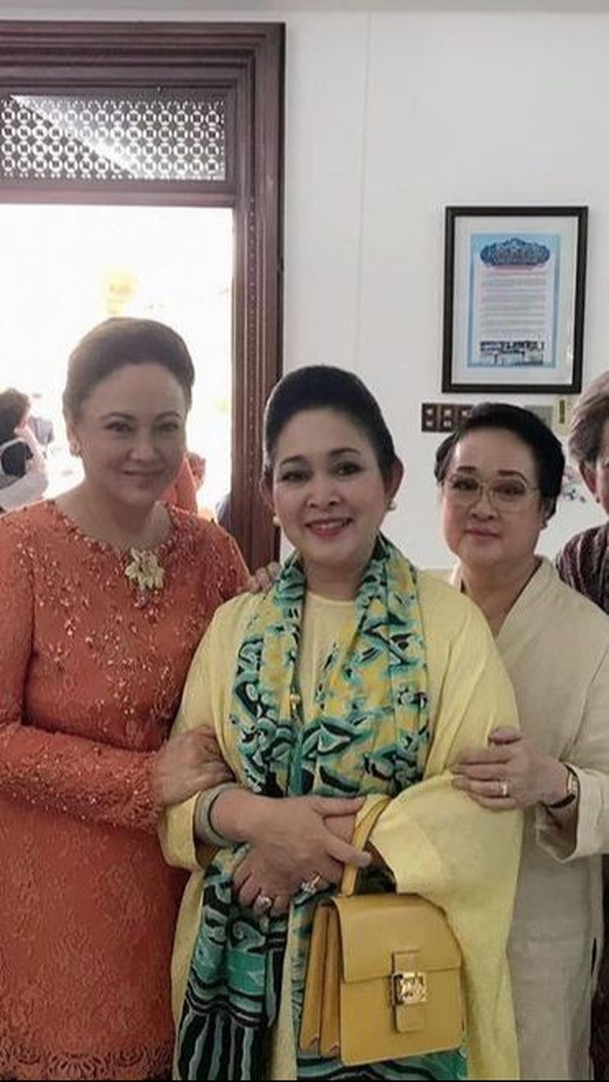 Cantik Pakai Kebaya