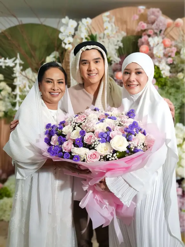 5 Potret Beda Gaya Gamis Maia Estianty & Mulan Jameela di 4 Bulanan Alyssa Daguise