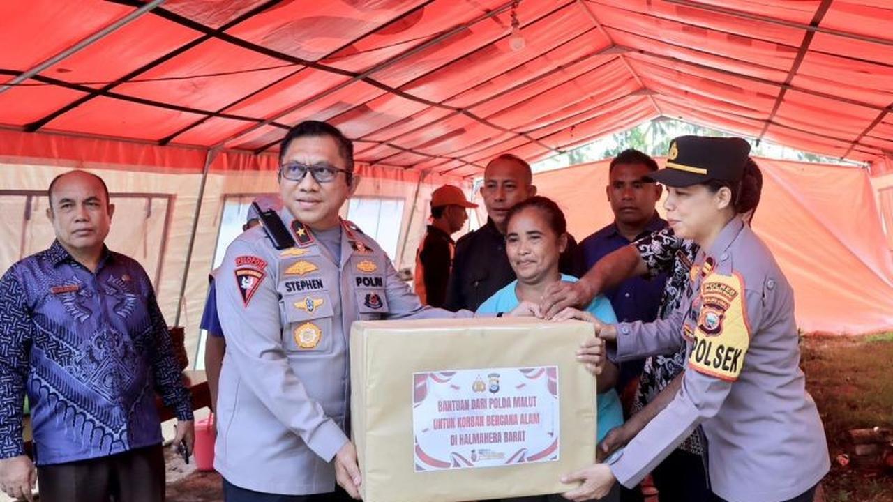 Polda Malut Salurkan Bansos untuk Korban Banjir Halbar, Wujudkan Semangat Solidaritas Natal