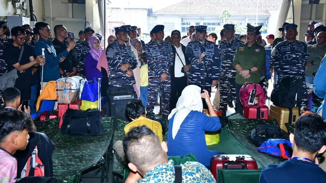 FOTO: TNI AL Gelar Mudik Gratis dengan KRI Semarang