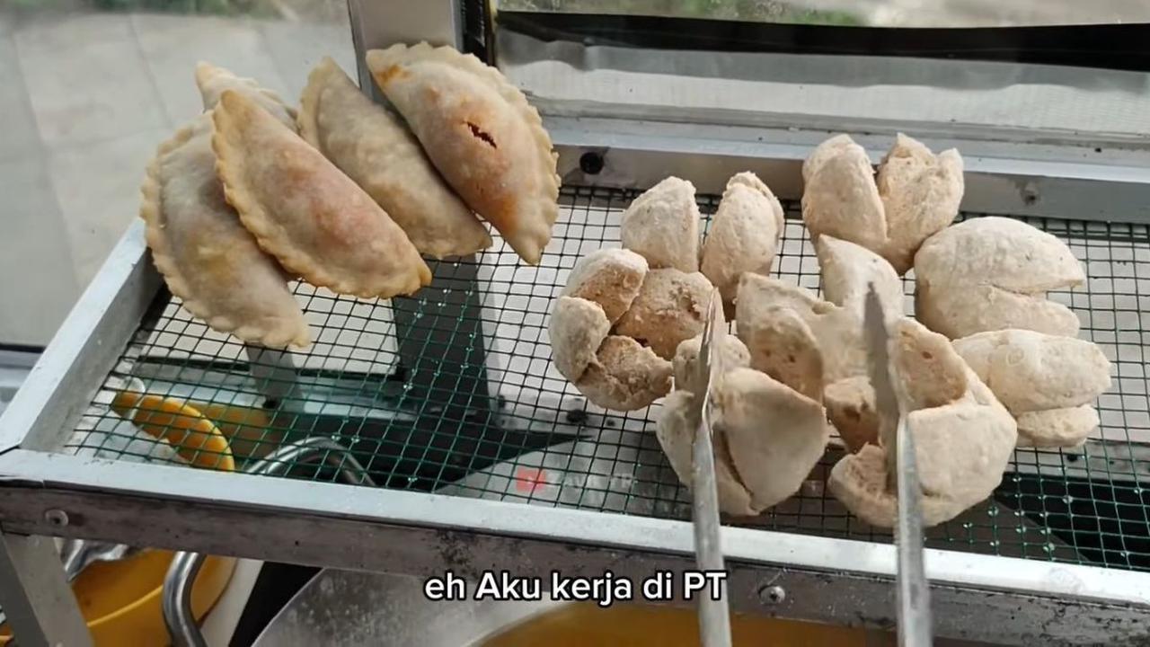 Berjualan Cireng dan Basreng