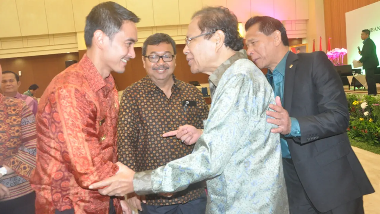 Zumi Zola, Listrik, Rizal Ramli