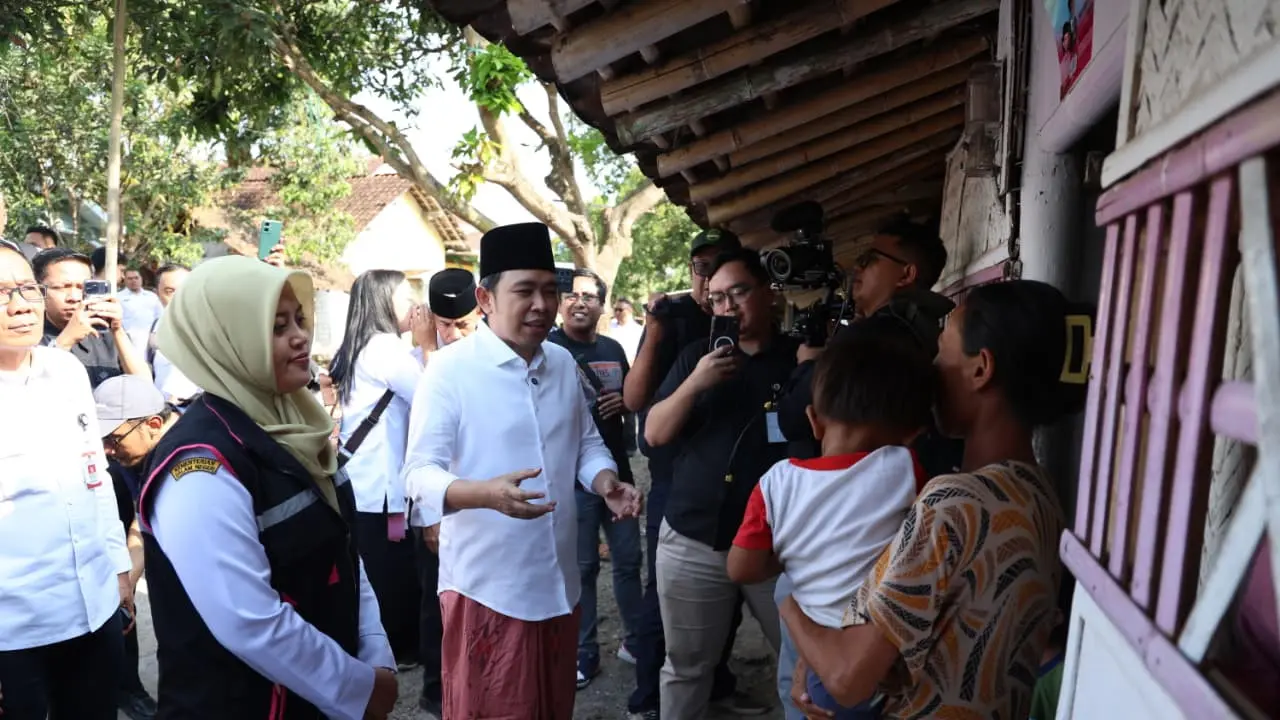 Gus Fawait memimpin pelaksanaan layanan homecare di Desa Rowotamtu, Kecamatan Rambipuji