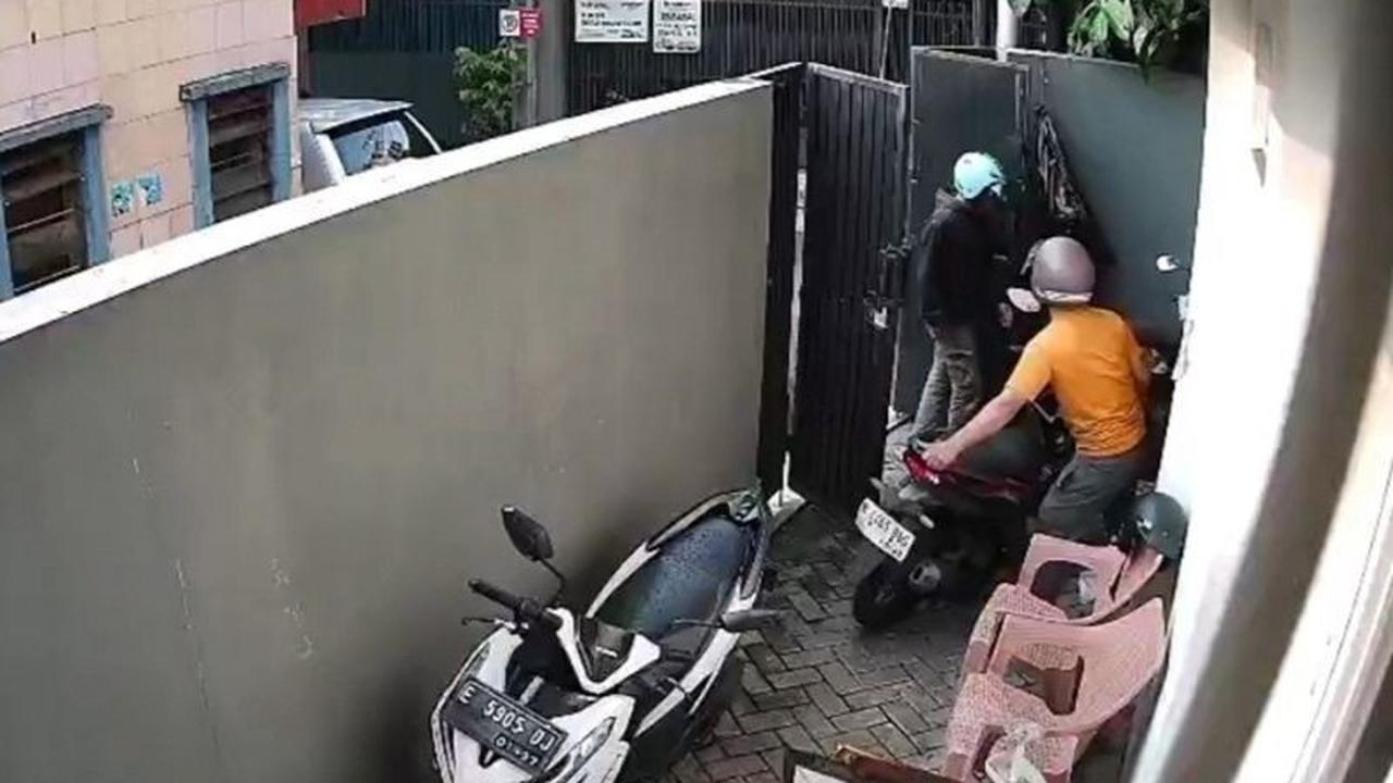 Dua Motor Raib di Indekos Jakbar: Polisi Usut Tuntas Kasus Pencurian Motor, Ada Dugaan Senpi?