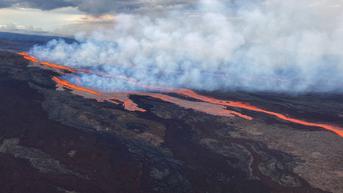 Penampakan Gunung Terbesar di Dunia Meletus di Hawaii