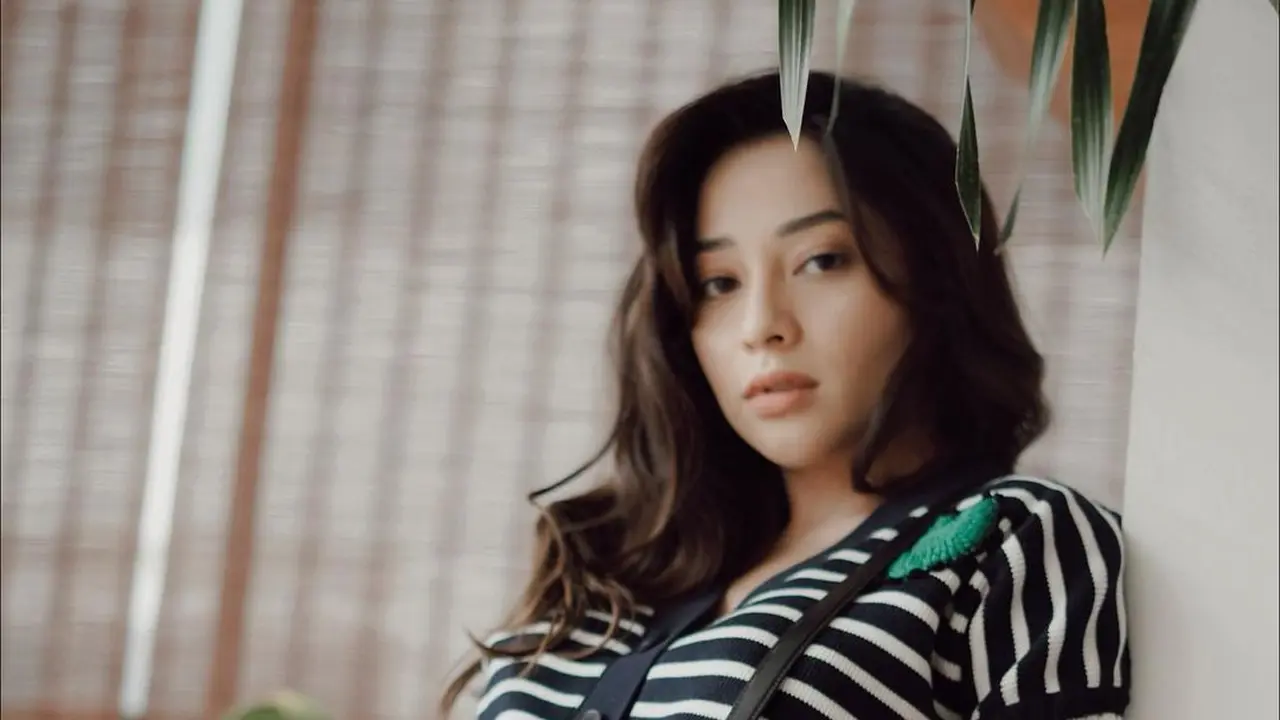 Jadi Tradisi, 8 OOTD Bumil Stylish Nikita Willy Pamer Baby Bump dengan Bucket Bag di Kehamilan Pertama dan Kedua