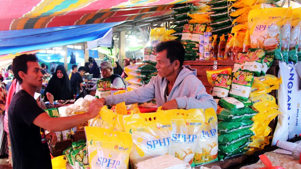 Perum Bulog kembali menerima penugasan untuk melaksanakan Program Stabilisasi Pasokan dan Harga Pangan (SPHP) selama periode Juli hingga Desember 2025. (Dok Bulog)