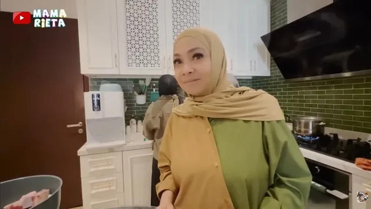 8 Potret Dapur Rumah Rieta Amilia dan Detail Interiornya, Elegan dengan Konsep Open Space