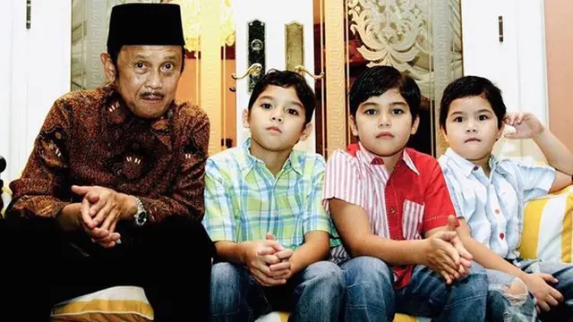 [Fimela] Al Ghazali, El Rumi dan Dul Jaelani