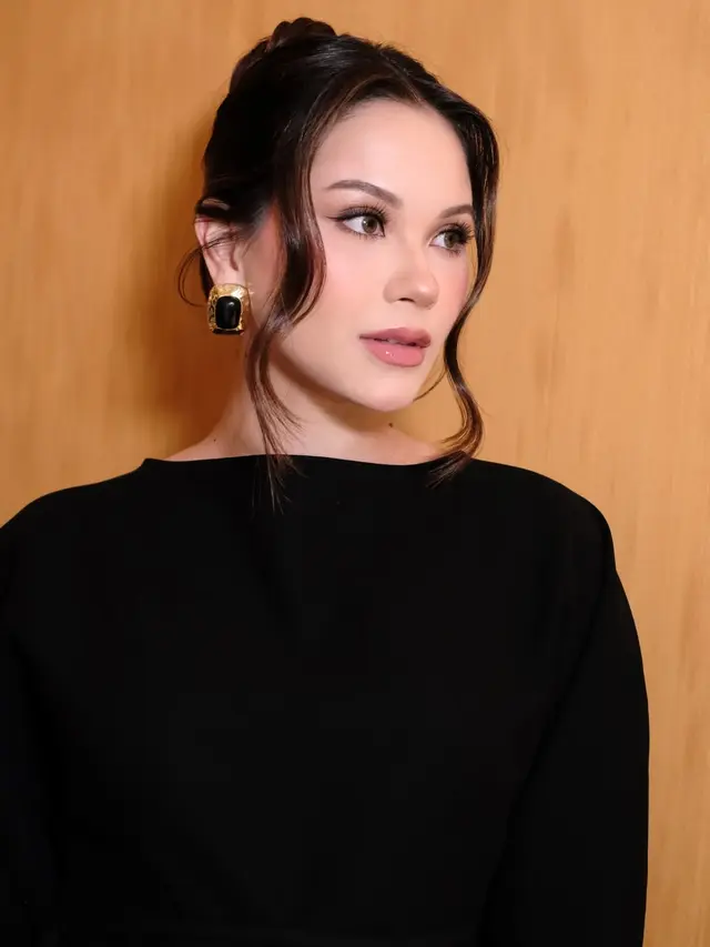 Bumil Glowing & Elegan, Alyssa Daguise Tampil Memesona dengan Soft Glam Look Saat Kondangan