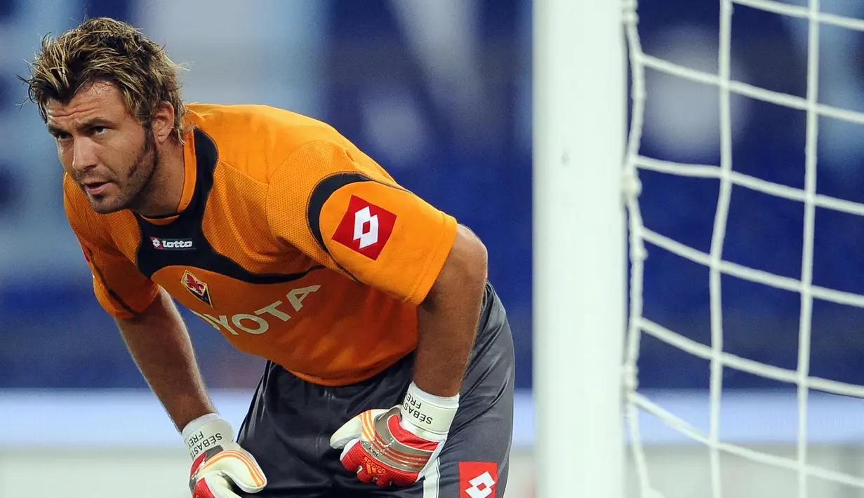 Sebastien Frey. Kiper Prancis yang pensiun di Bursaspor pada Juli 2015 ini total tampil dalam 446 laga di Serie A Liga Italia dengan mencatat 127 kali clean sheet. Klub yang pernah dibelanya adalah Inter Milan, Hellas Verona, Parma, Fiorentina dan Genoa sejak 1998 hingga 2013. (AFP/Alberto Pizzoli)