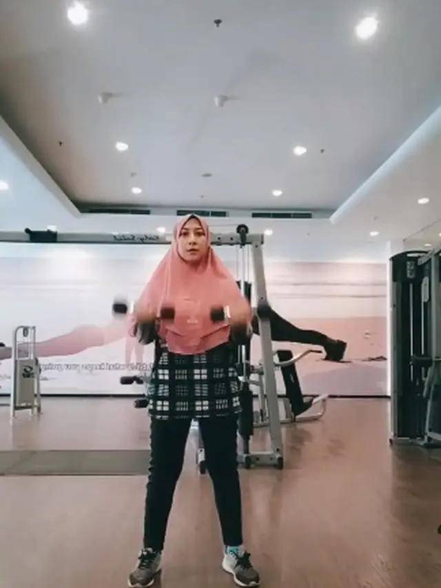 6 Potret Terbaru Nia AFI yang Kini Mantap Berhijab, Tuai Pujian