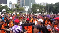 Buruh menggelar aksi May Day di Bundaran Patung Kuda, Monas, Jakarta Pusat. (Liputan6.com/Nafiysul Qodar)