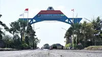 Suasana di gerbang masuk terminal pelabuhan PT Karya Citra Nusantara (KCN). (Istimewa)