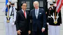 <p>Presiden AS Joe Biden foto bersama Presiden Joko Widodo di Gedung Putih, Washington, AS, 12 Mei 2022. Joe Biden menjamu Jokowi dan sejumlah pemimpin negara ASEAN lainnya di Gedung Putih. (Foto: Laily Rachev - Biro Pers Sekretariat Presiden)</p>