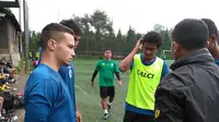 Lorenzo Pace saat berlatih bersama Sriwijaya FC. (Bola.com/Riskha Prasetya)