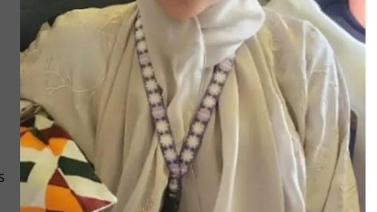 Usai Pakai Hijab Murah, Nagita Slavina Kenakan Baju Berhiaskan Kristal Swarovski Saat Umrah