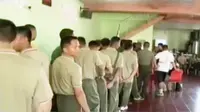 Panglima Kodam Tujuh Wirabuana menggelar tes narkoba terhadap puluhan Perwira. Sementara itu, seorang preman mendiri sebuah panti asuhan.