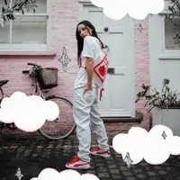 Koleksi outfit sporty kini terlihat menarik dengan dominasi tokoh ikonik menggemaskan ini.