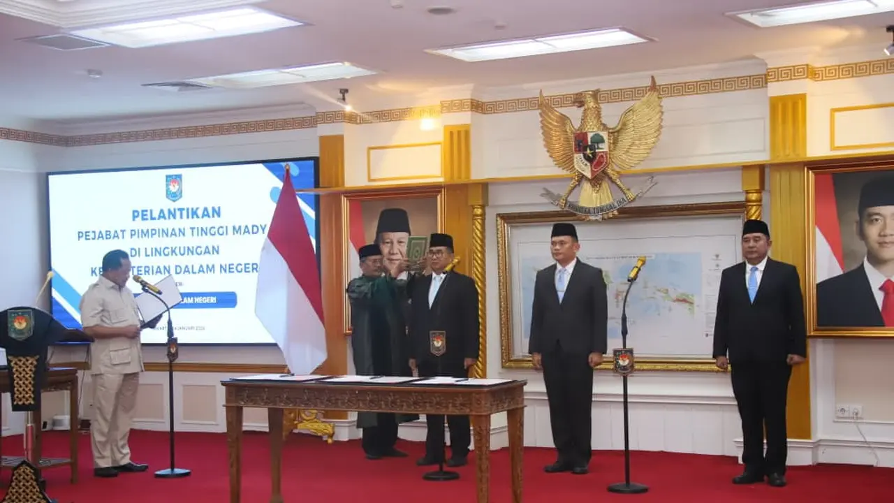 tiga pejabat pimpinan tinggi madya di lingkungan Kementerian Dalam Negeri (Kemendagri).