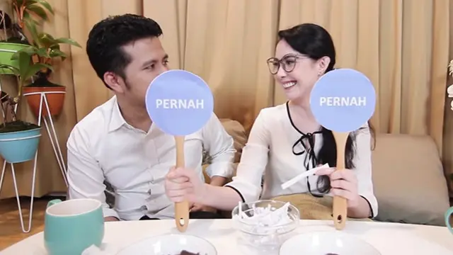 [Fimela] Arumi Bachsin dan Emil Dardak