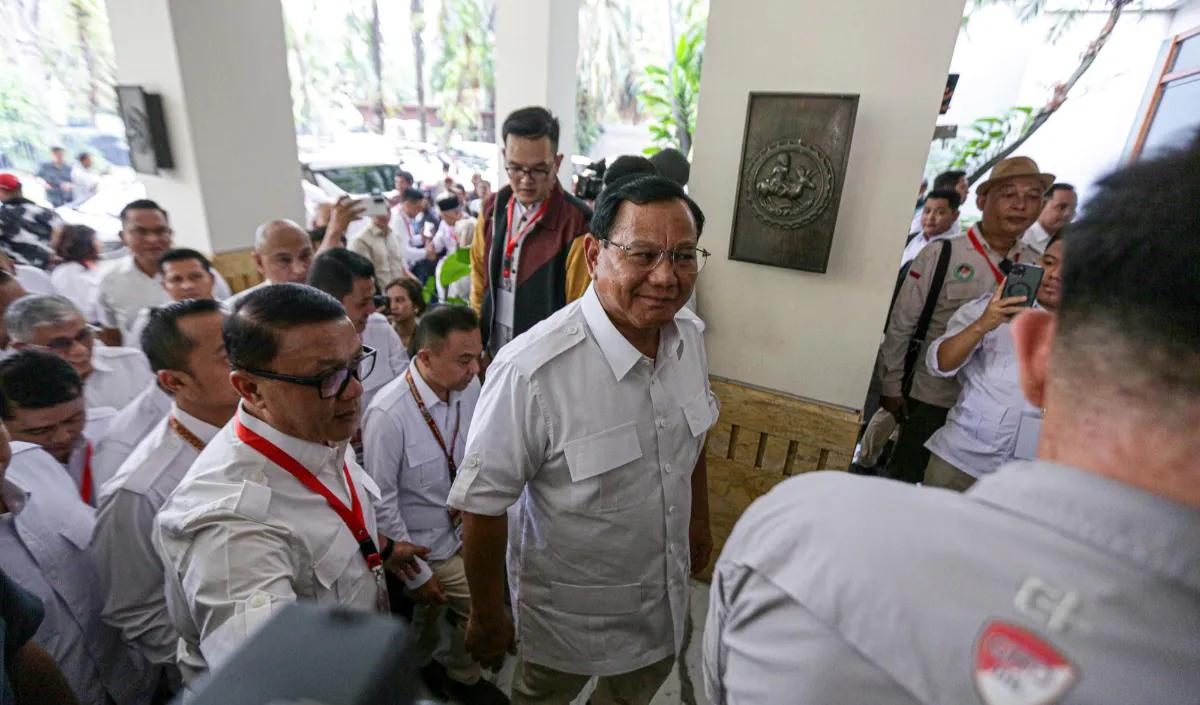 "Sayang ini internal kalian enggak boleh masuk, banyak (arahan) yang teknis,"
